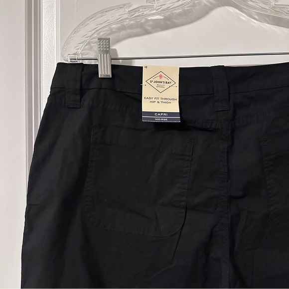 NWT St. John’s Bay Black Studded Mid-Rise Capri Cargo Pants Women’s Size 12 Y2K - Picture 9 of 13